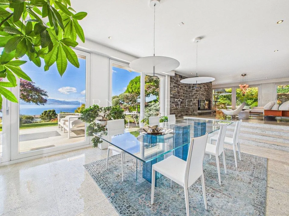 Propriété de prestige avec jardin paysager, piscine et panorama sur...
