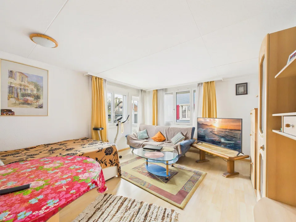 Zweifamilienhaus mit 3.5-Zimmer-Wohnung und Gewerbefläche (Kebab-La...