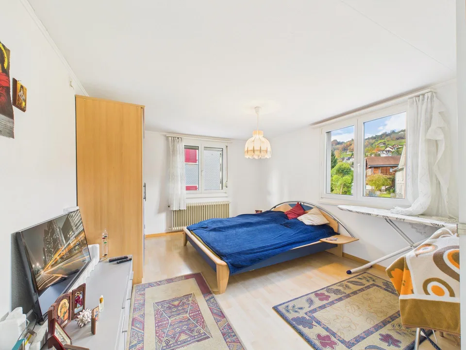 Zweifamilienhaus mit 3.5-Zimmer-Wohnung und Gewerbefläche (Kebab-La...