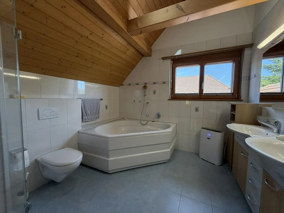 7.5 Zimmer Einfamilienhaus in Liesberg Dorf – Foto 6 von 9
