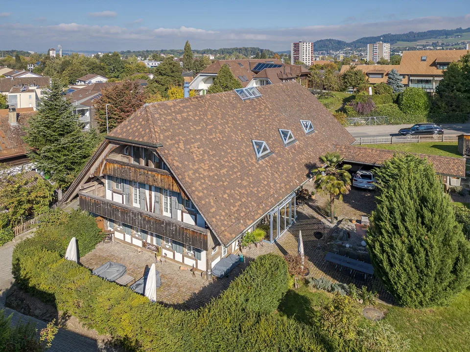 "Umgebautes Bauernhaus - architektonischer Raffinesse - Ostermundigen"