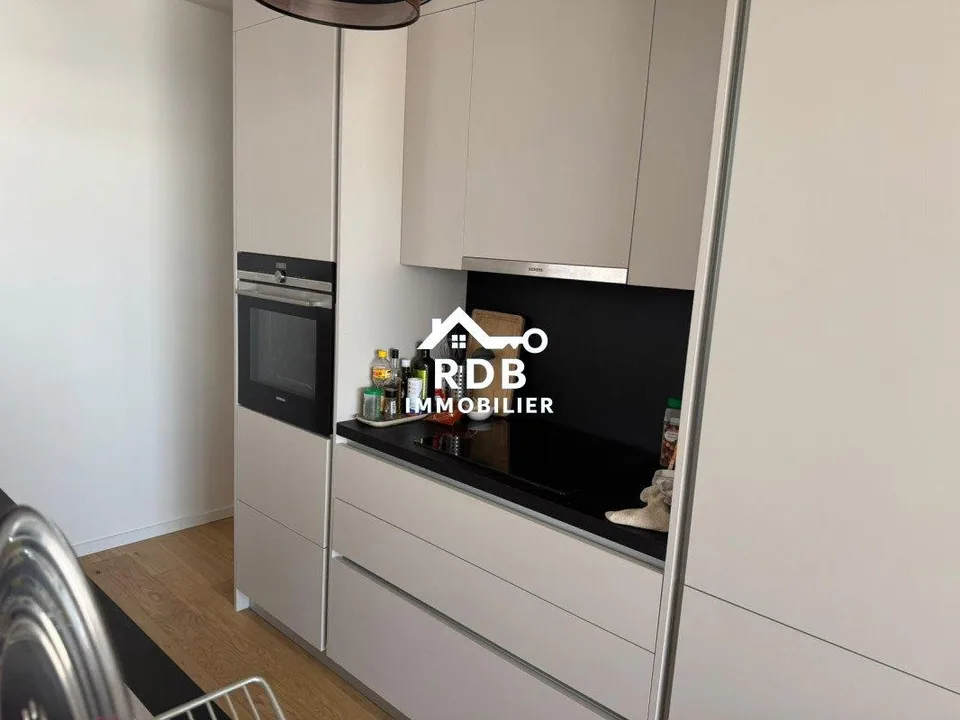 Appartement de 4 pièces au 2ème étage situé à Troinex 1256