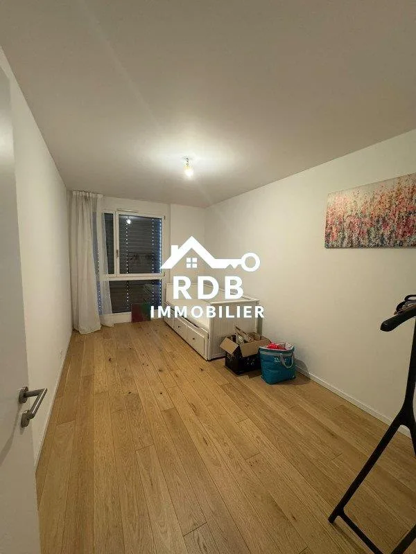 Appartement de 4 pièces au 2ème étage situé à Troinex 1256