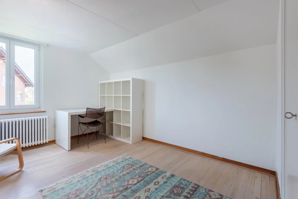 Einzel-Zimmer in 2-er WG in neu renovierter Dachgeschoss-Wohnung