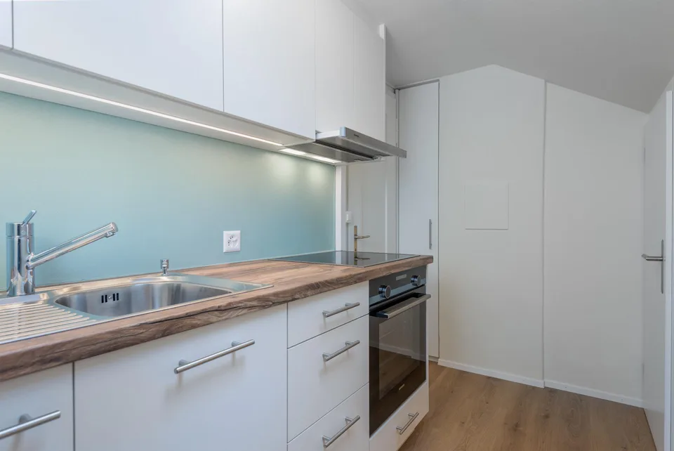 Einzel-Zimmer in 2-er WG in neu renovierter Dachgeschoss-Wohnung
