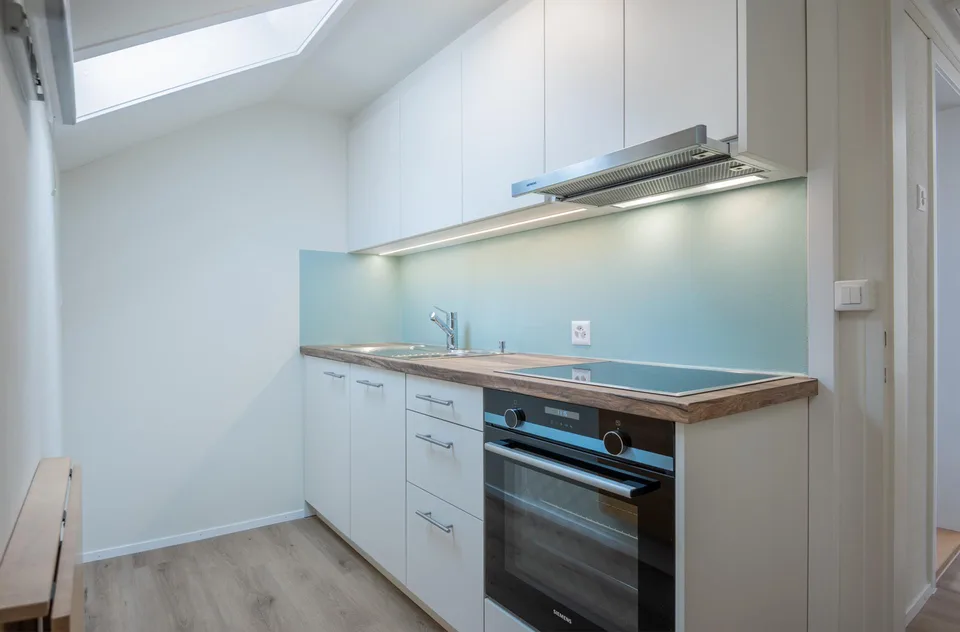 Einzel-Zimmer in 2-er WG in neu renovierter Dachgeschoss-Wohnung