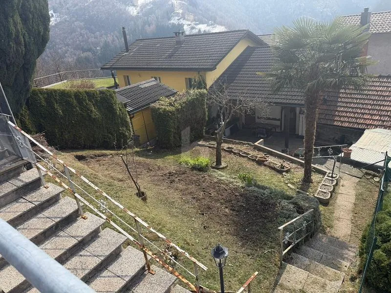 ACCOGLIENTE CON GIARDINO E VERANDA