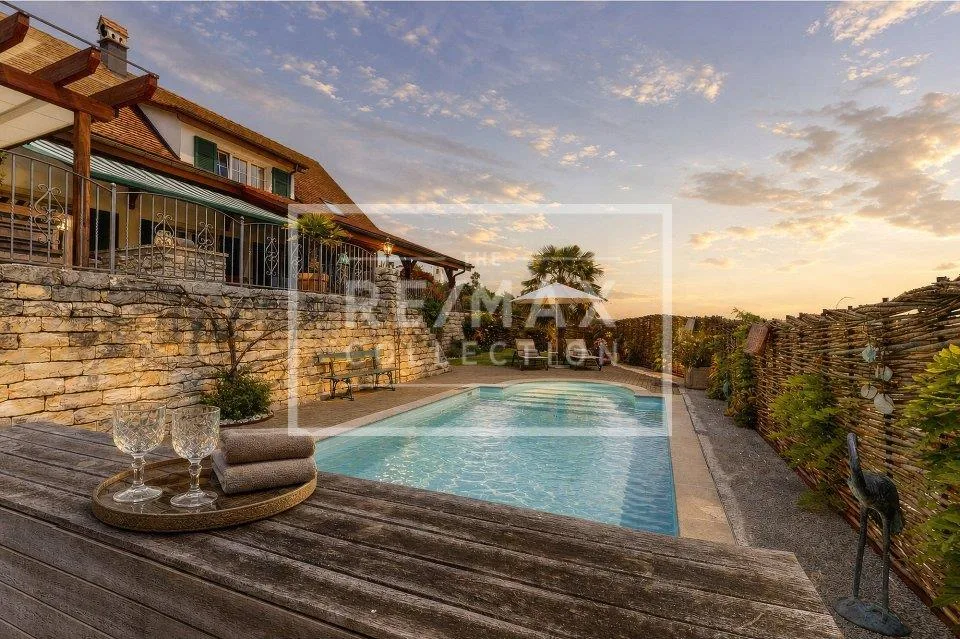 6.5++ Zi-Landhaus, WF 210 m², terrassierte Gartenanlage, Pool, Perg...