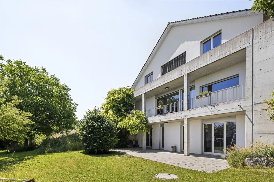 Geräumiges Wohnhaus mit unverbaubarer Weitsicht und grossem Umschwung
