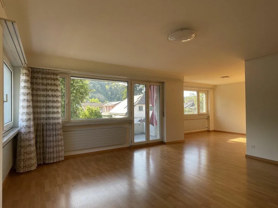 Sonnige 3.5 Zi-Wohnung mit Balkon und Garage
