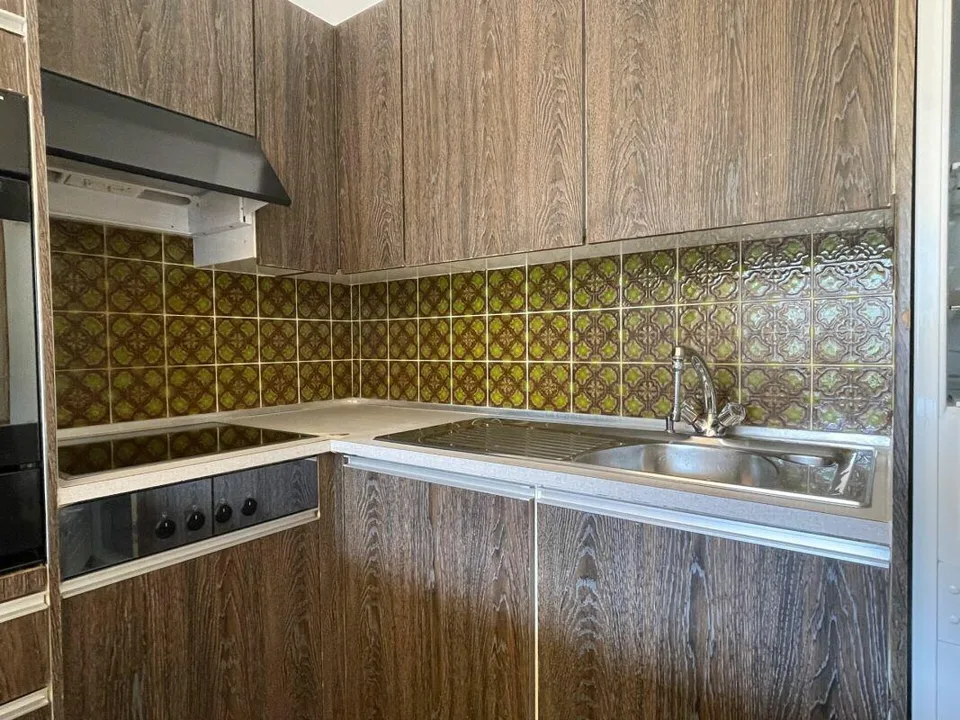 Appartement ensoleillé de 3,5 pièces avec balcon et garage