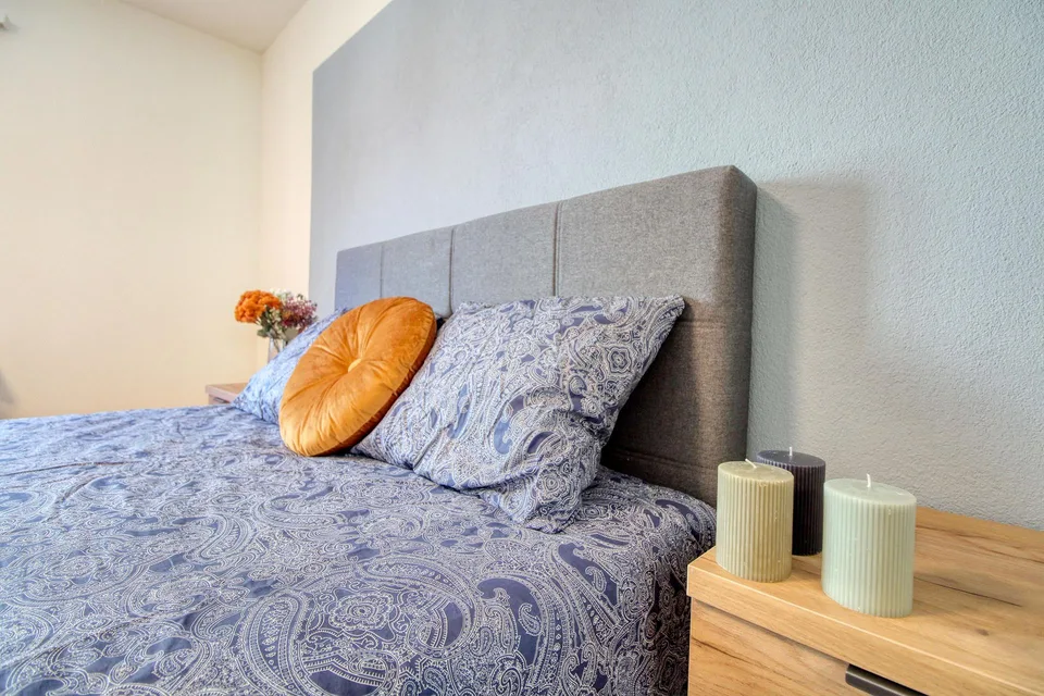 Möbliertes Zimmer in modernisierter Wohnung an top Lage