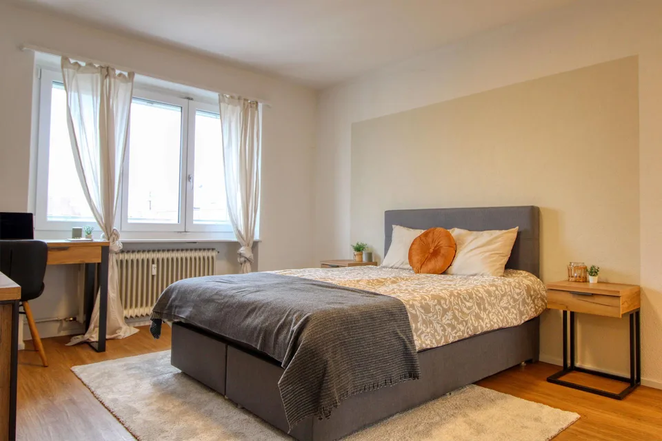 Möbliertes Zimmer in modernisierter Wohnung an top Lage