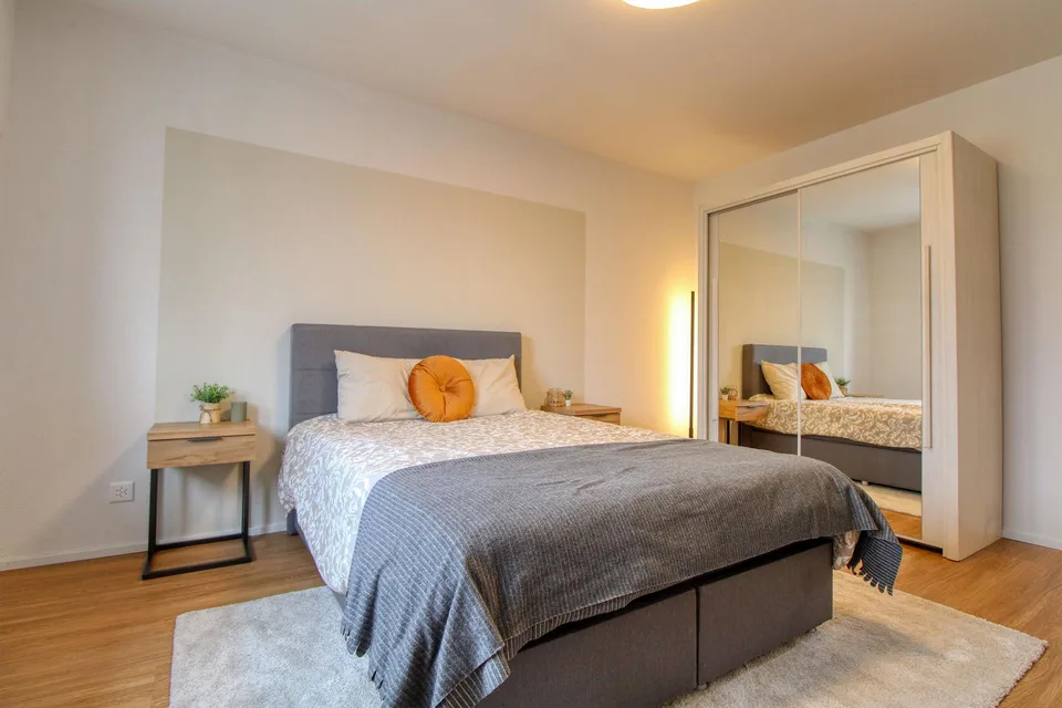 Möbliertes Zimmer in modernisierter Wohnung an top Lage