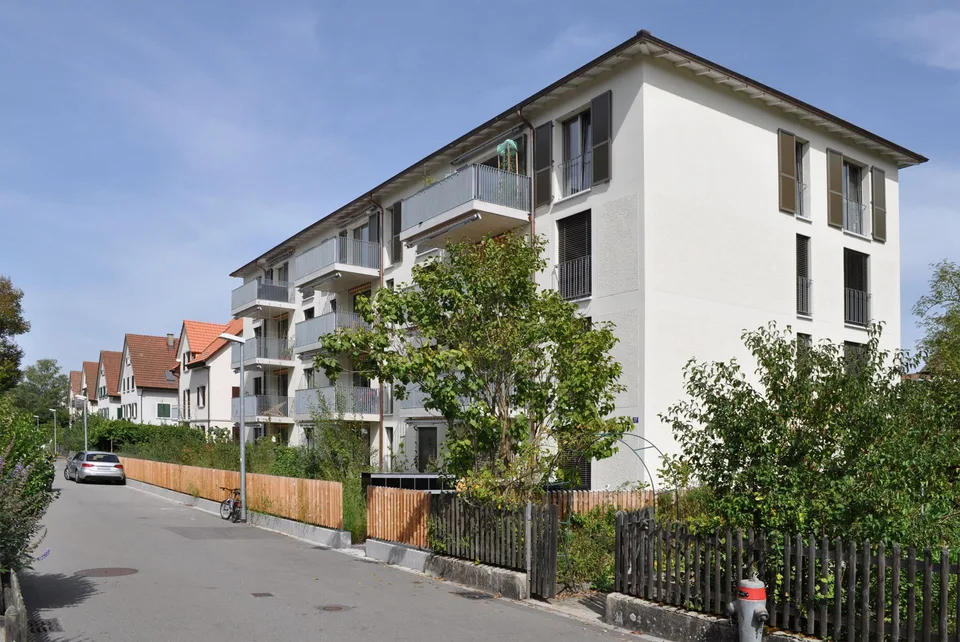 Schöne, moderne 2.5-Zimmerwohnung mit Balkon in ruhigem Quartier