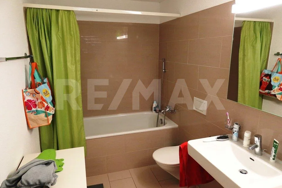 Appartement moderne 4.5 pièces dans un emplacement attractif à Jenins