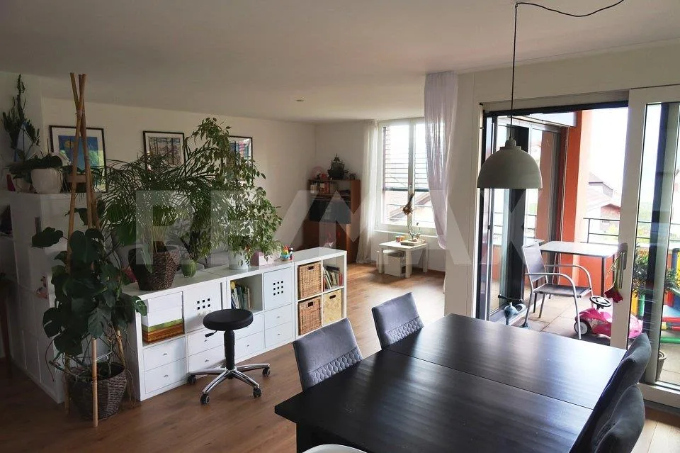 Appartement moderne 4.5 pièces dans un emplacement attractif à Jenins