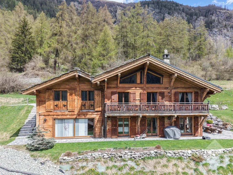 Magnifique chalet au coeur des Alpes valaisannes