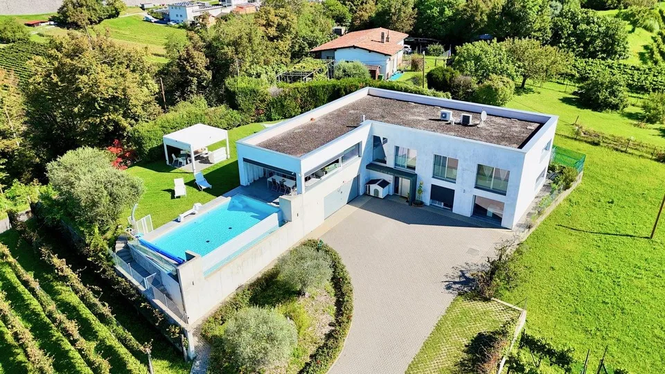 Prestigiosa villa Contemporanea con Giardino, Piscina e Vigna Privata