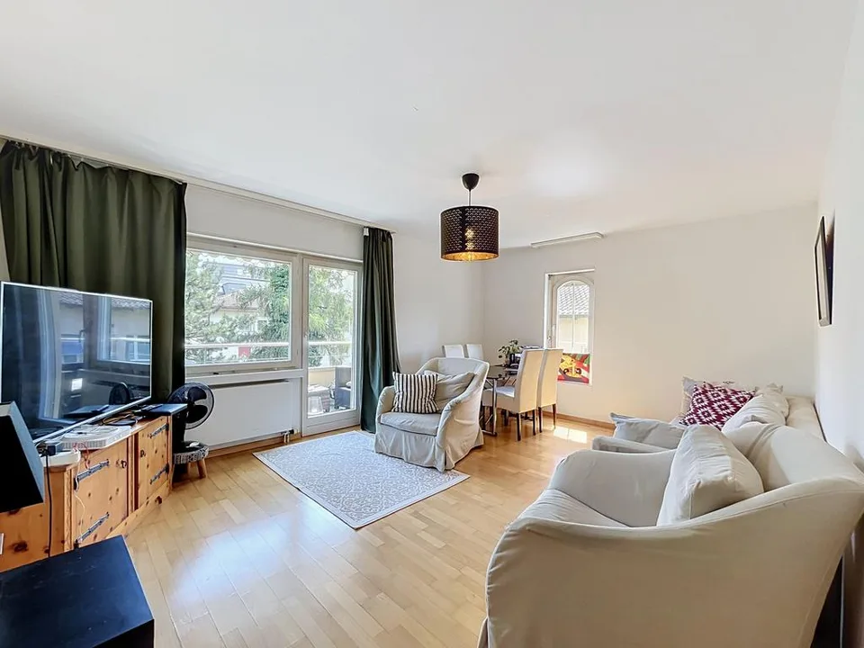 Helle und grosszügige 4-Zimmerwohnung in 8700 Küsnacht