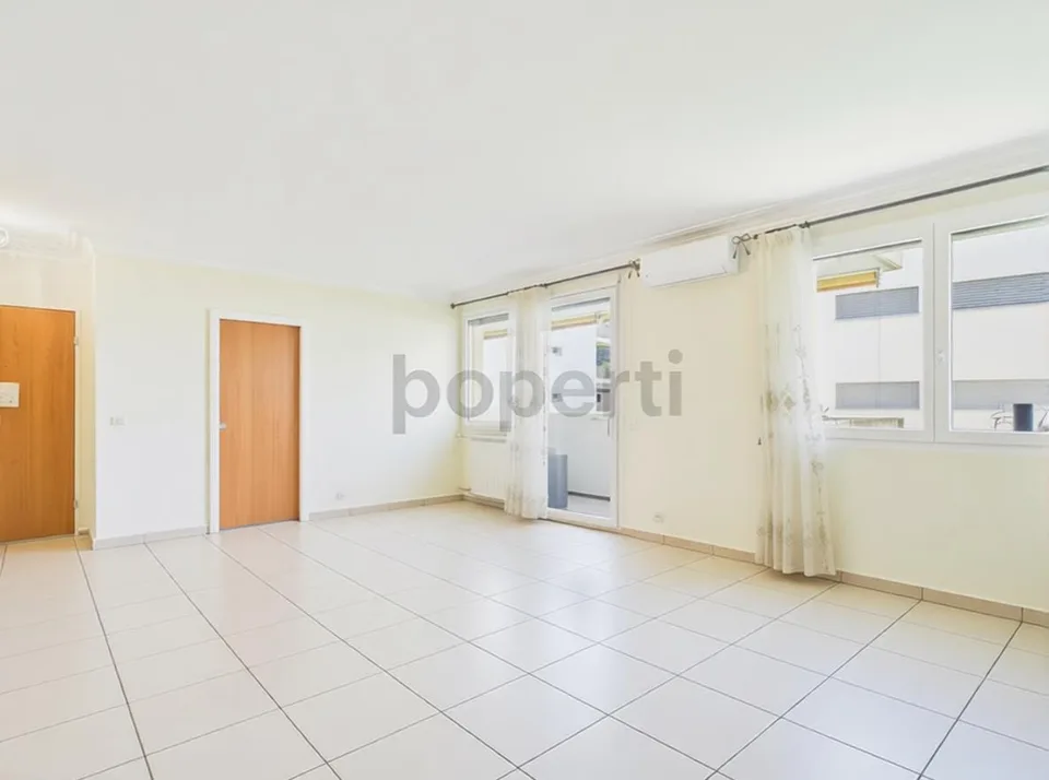ELEGANTE APPARTAMENTO DI 4,5 LOCALI Con terrazzo e lavanderia privata