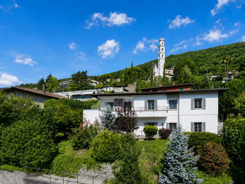 Villa Panoramica con Splendida Vista Lago di Lugano a Morcote