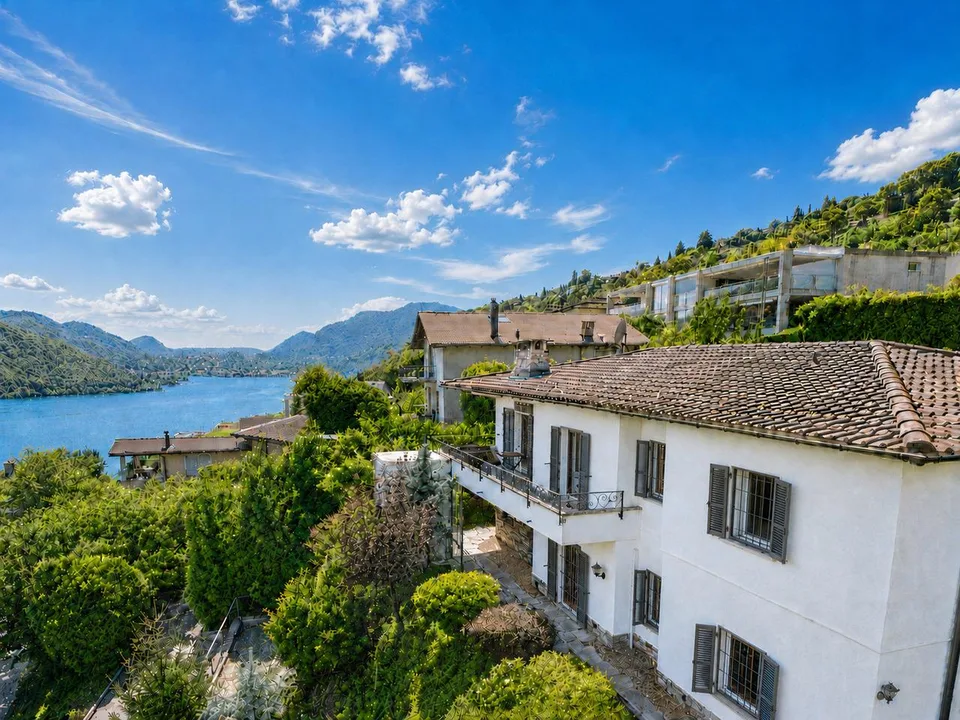 Villa Panoramica con Splendida Vista Lago di Lugano a Morcote