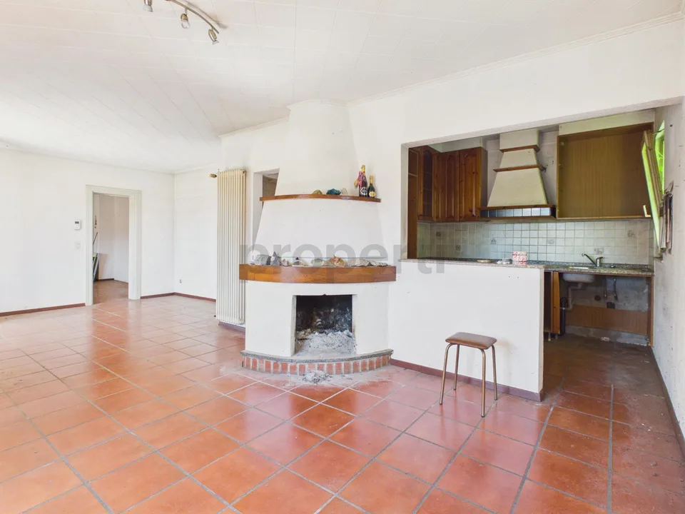 Elegante 4-Zimmer-Villa mit Balkon, renoviert, Agno
