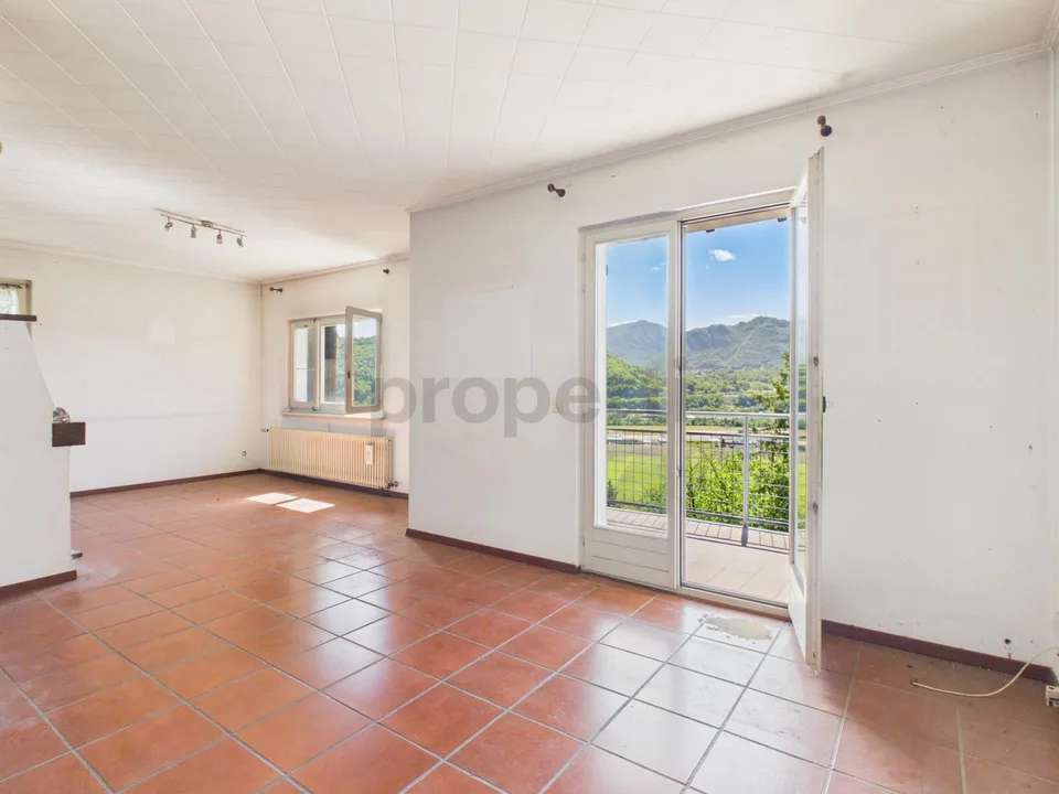 Elegante villa 4 locali con balcone ristrutturata, Agno