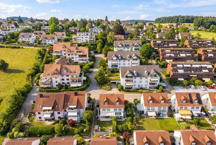 STILVOLLES WOHNEN IN BEGEHRTER LAGE VON WETTSWIL – Foto 7 von 8