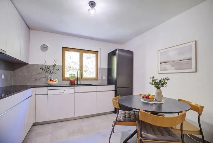 Incantevole casa bifamiliare con giardino idilliaco a Schleitheim