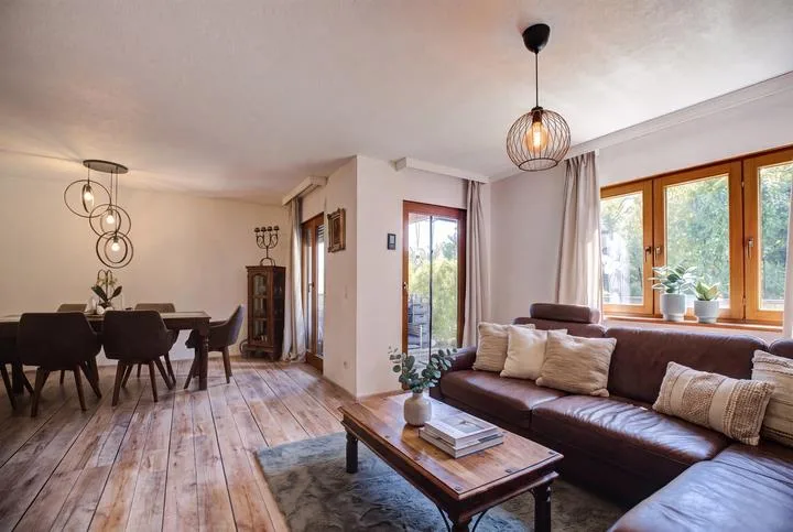 Incantevole casa bifamiliare con giardino idilliaco a Schleitheim