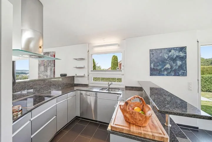 CON VISTA SUL VERDE - ELEGANTE CASA UNIFAMILIARE DA 6,5 CAMERE