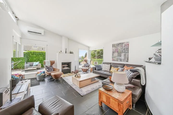 CON VISTA SUL VERDE - ELEGANTE CASA UNIFAMILIARE DA 6,5 CAMERE