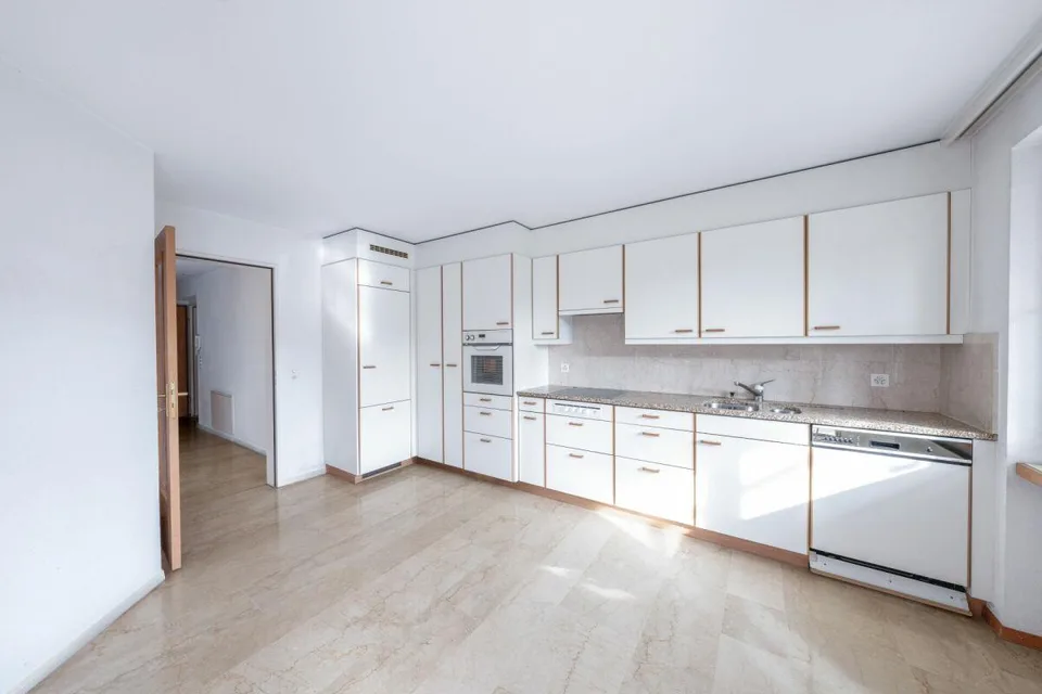 Condominium bien entretenu avec balcon, cave et trois boxes de garage – photo 7 sur 15