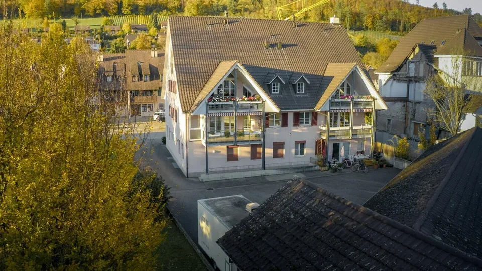 gepflegte Eigentumswohnung mit Balkon, Keller und drei Garagenboxen