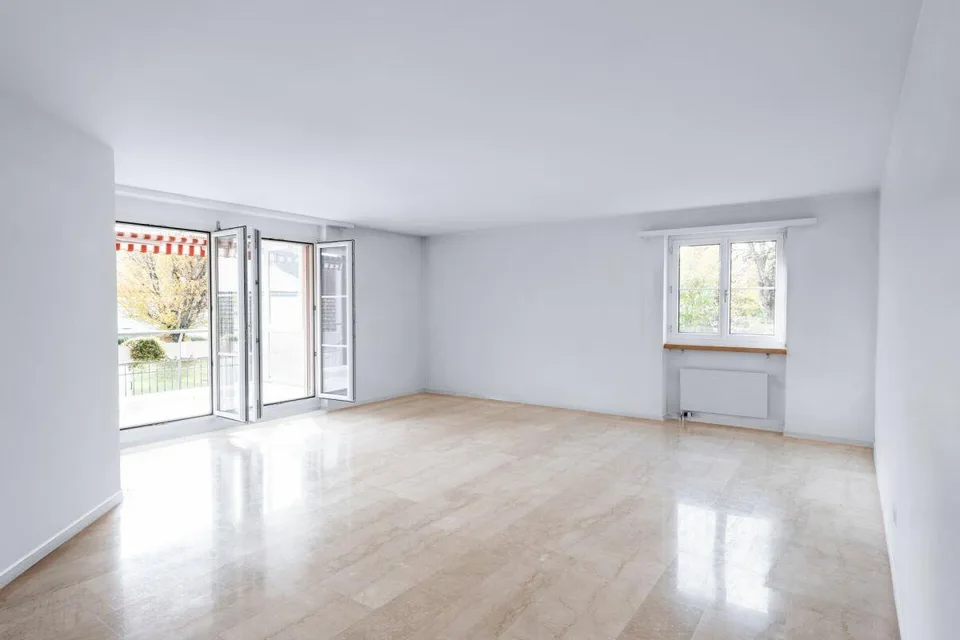 Appartamento in proprietà ben curato con balcone, cantina e tre box auto
