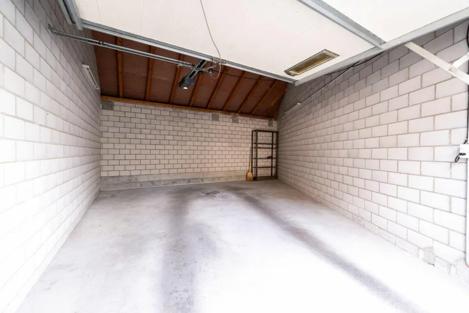 Condominium bien entretenu avec balcon, cave et trois boxes de garage – photo 15 sur 15