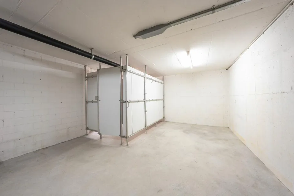 Condominium bien entretenu avec balcon, cave et trois boxes de garage – photo 14 sur 15