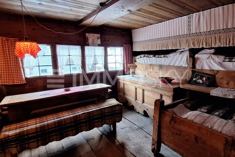 House in the heart of Haudères to renovate