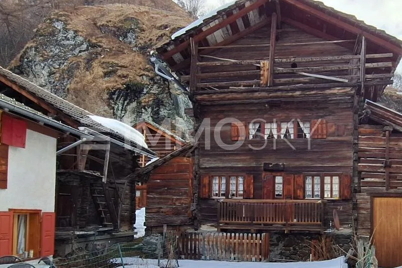 House in the heart of Haudères to renovate