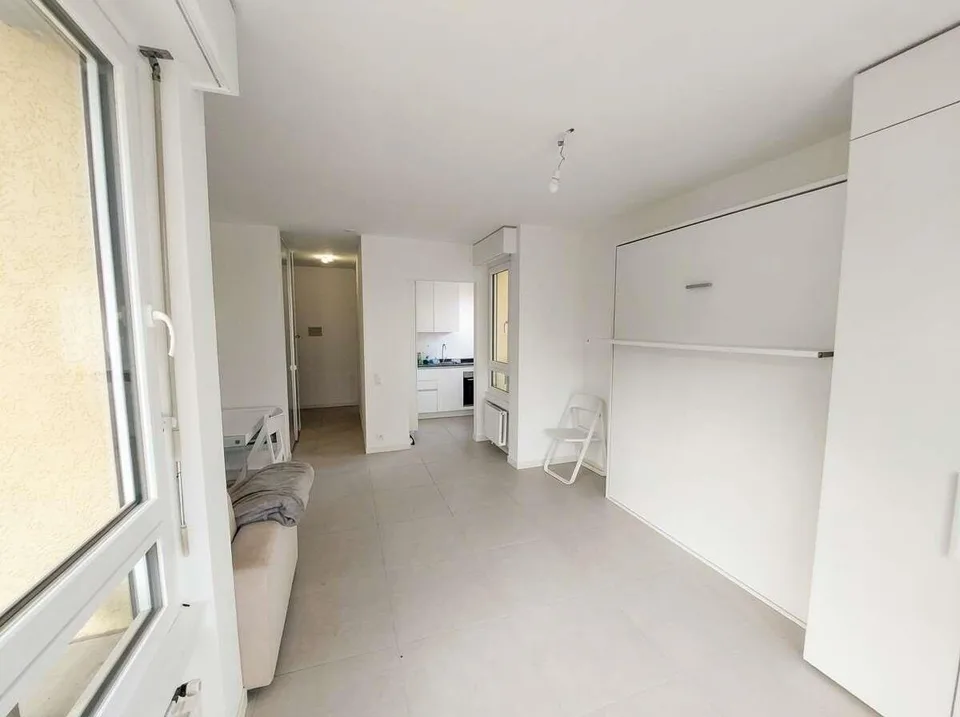 Monolocale luminoso con balcone a Paradiso - ottimo investimento a red