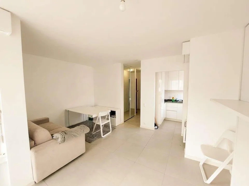 Monolocale luminoso con balcone a Paradiso - ottimo investimento a red