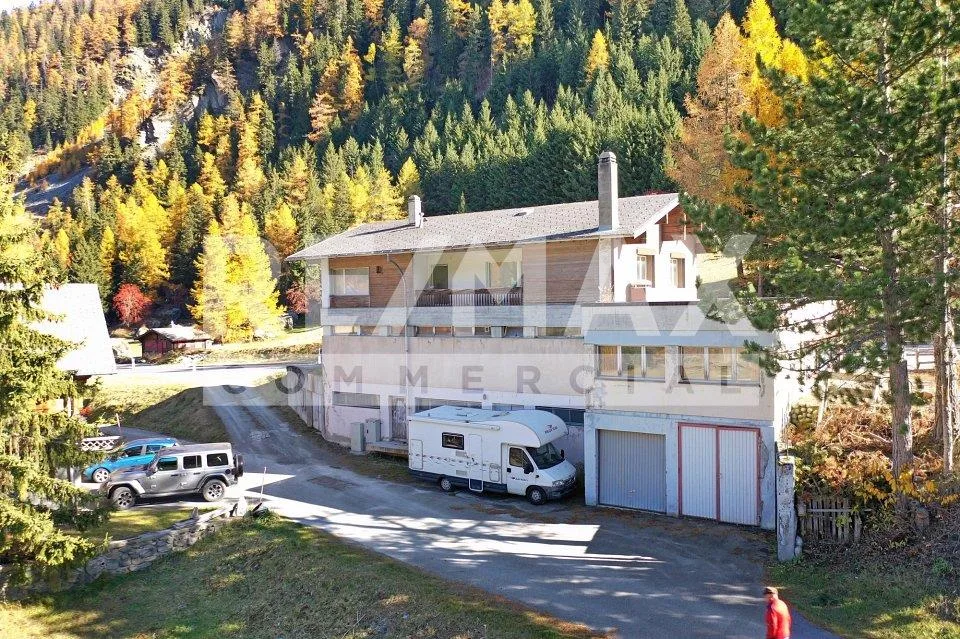 Immeuble mixte à rénover, avec restaurant + chambres à Bourg-St-Pie...