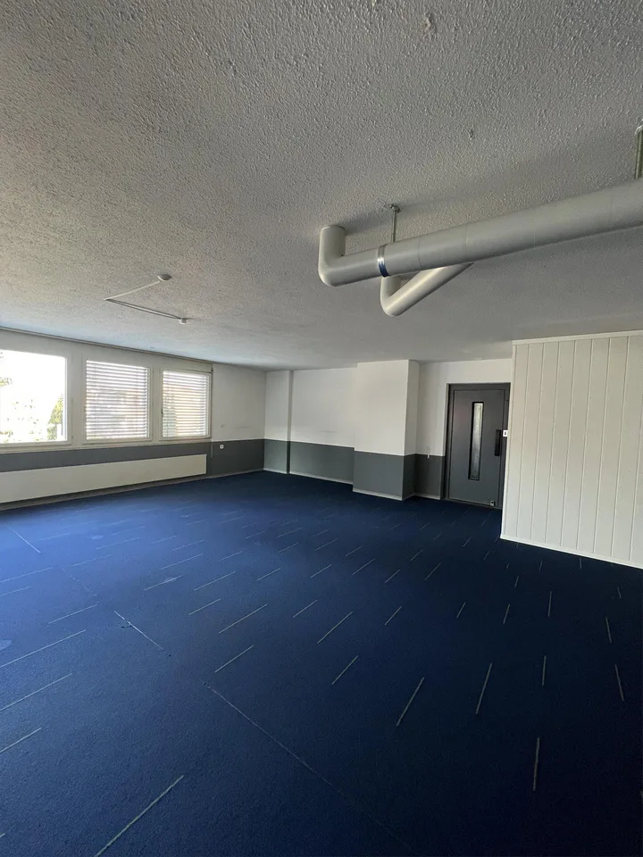 Grosse Gewerbefläche – ideal als Sportstudio
