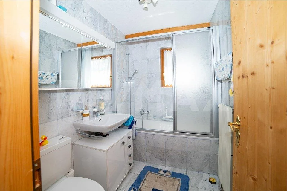 Zweifamilienhaus mit traumhafter Aussicht in Schmitten (Albula) – Foto 9 von 10