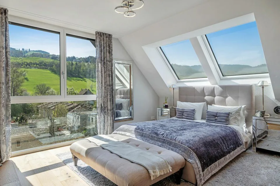 Ein luxuriöses Zuhause auf zwei Ebenen - lichtdurchflutet und ausse...