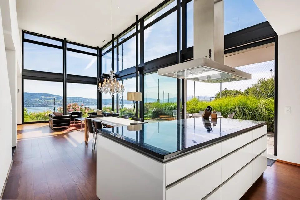 Einfamilienhaus in Oberrieden: Seeblick, Sonne und Privatsphäre