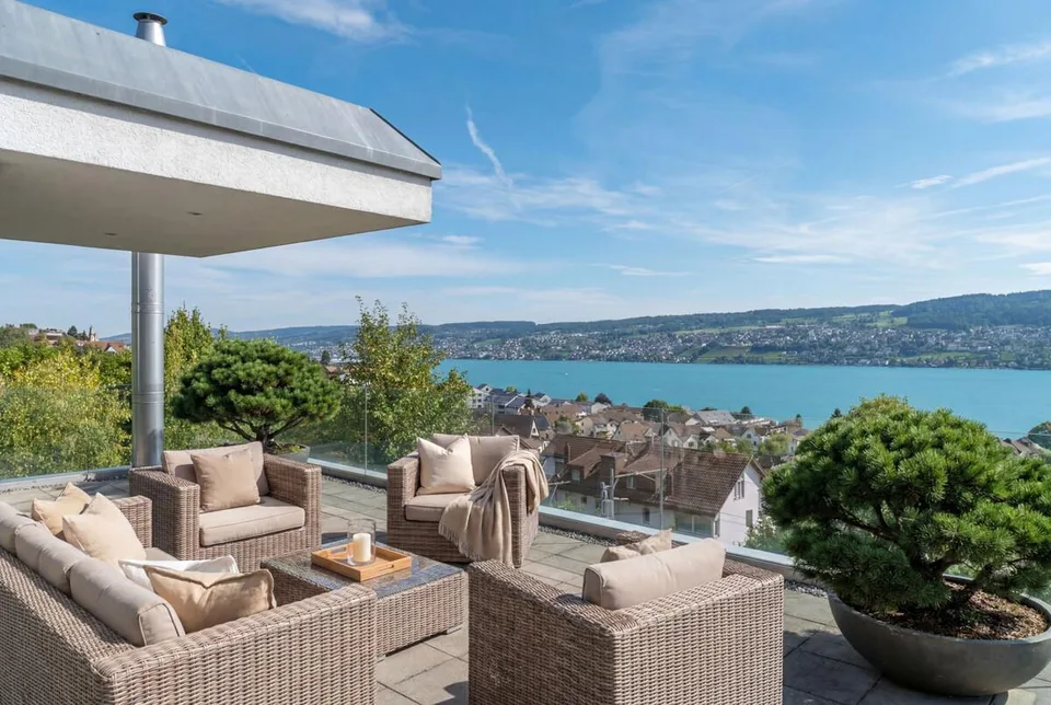 Einfamilienhaus in Oberrieden: Seeblick, Sonne und Privatsphäre