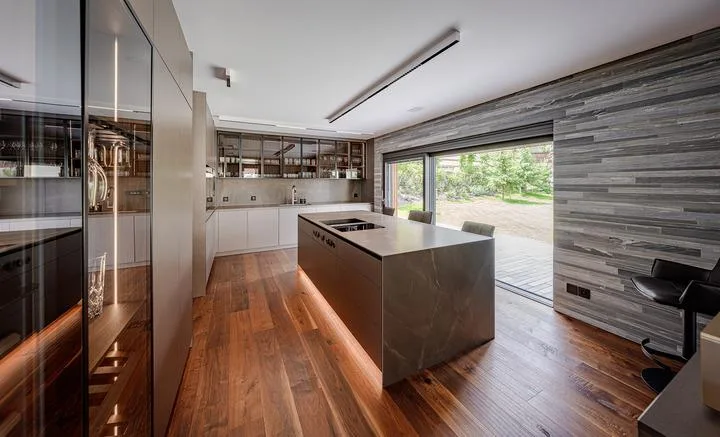 EXKLUSIVES LUXUSANWESEN TRIFFT ALPENARCHITEKTUR